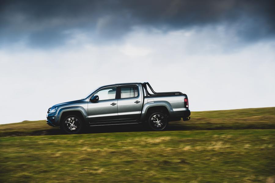 Volkswagen Amarok Double Cab Black Edition 2019 года  (UK) (фото 30 из 34)